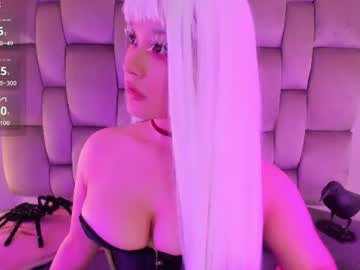 Dannika Spanish speaking webcam model
